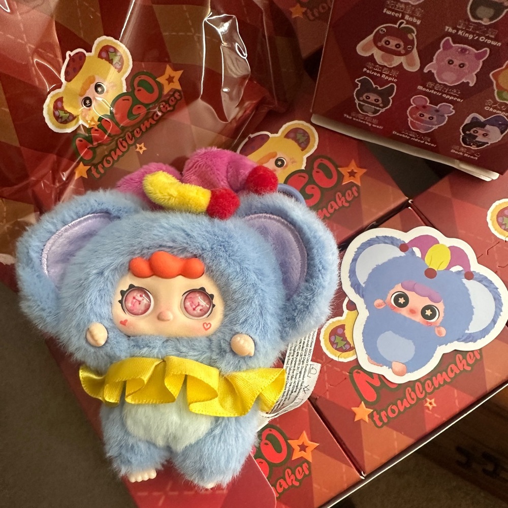 MIGO Troublemakers Series “Circus Elephant” with special eyes, unboxed!